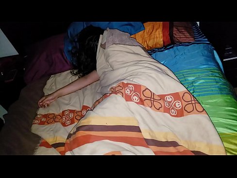 ❤️ Anak tiri berating ibu tiriné enom nalika dheweke turu. ❤ Super jinis ing kita ❌️